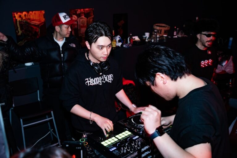 RhythmReal’s Guide to Selecting the Right Gear for Live Performances